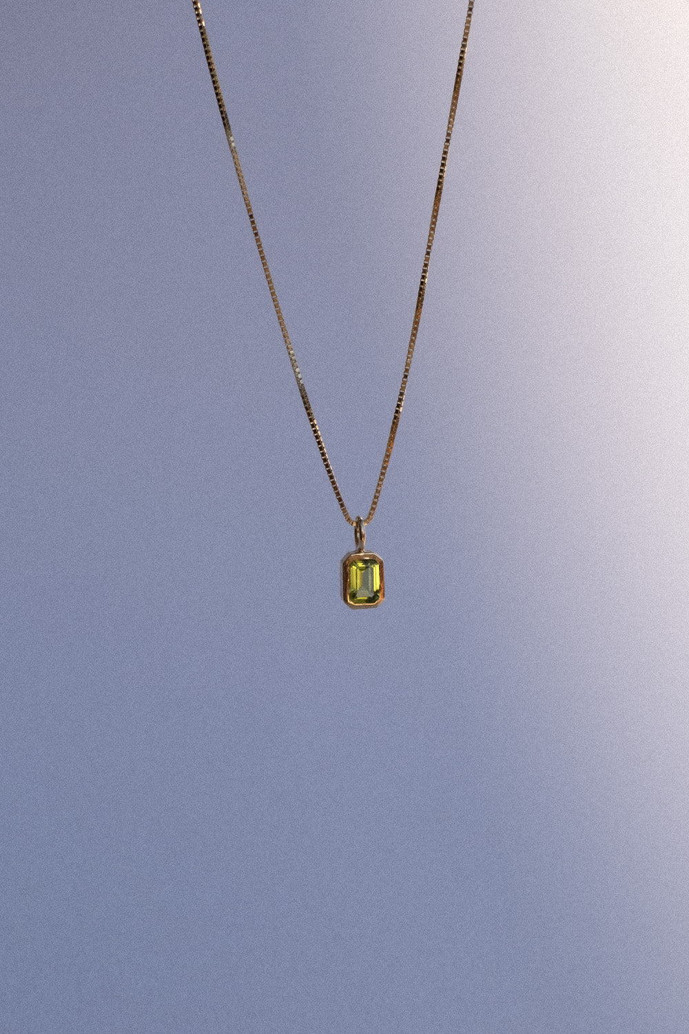 Der "Piece of Earth" Charm 18K Echtgold