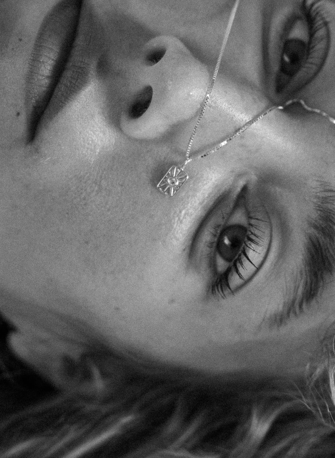 Der "Here Comes the Sun" Charm 18K Echtgold