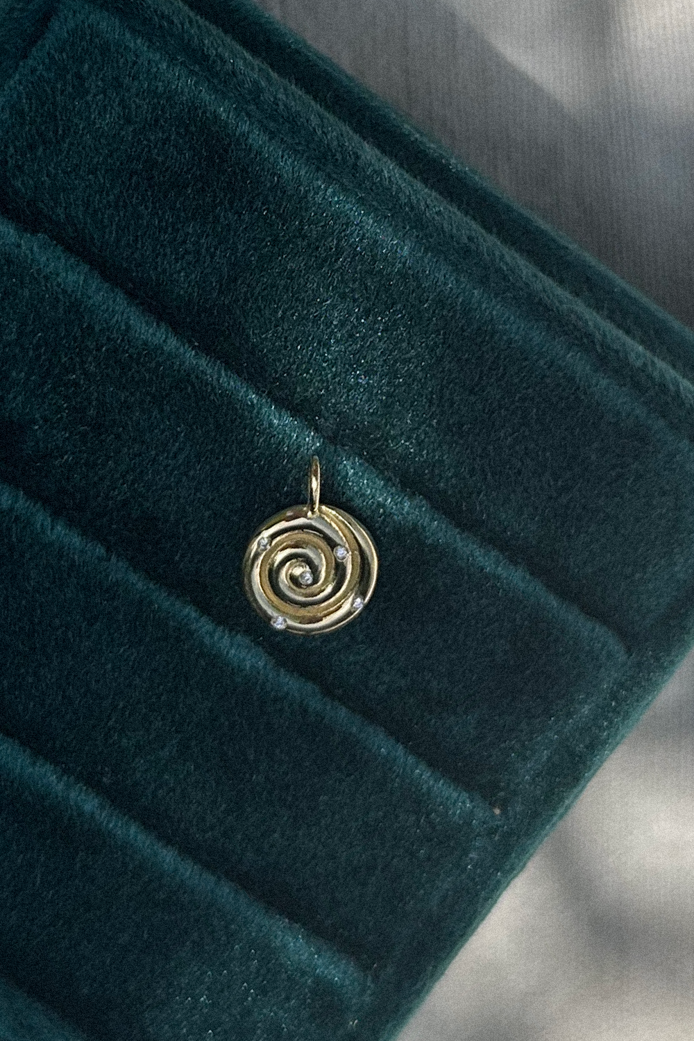 Der "Gold Snail" Charm 18K Echtgold