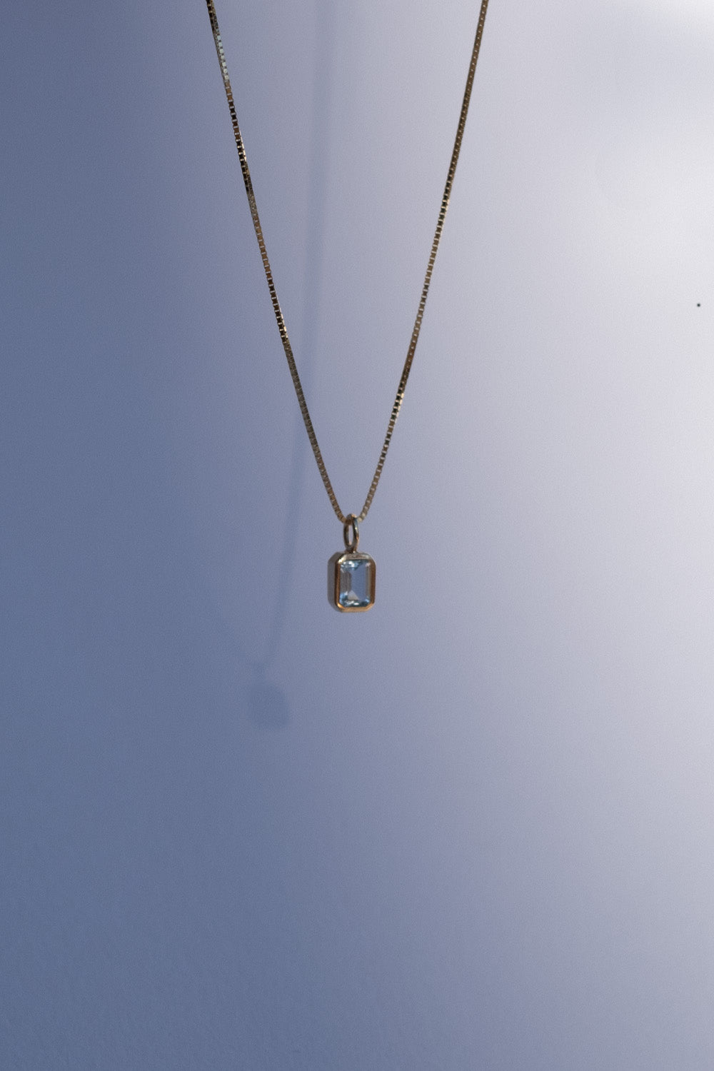 Der "Piece of Sky" Charm 18k Echtgold